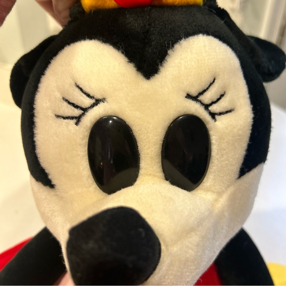 Plush vintage Minnie Mouse from Disneyland Disney World - Picture 8 of 9
